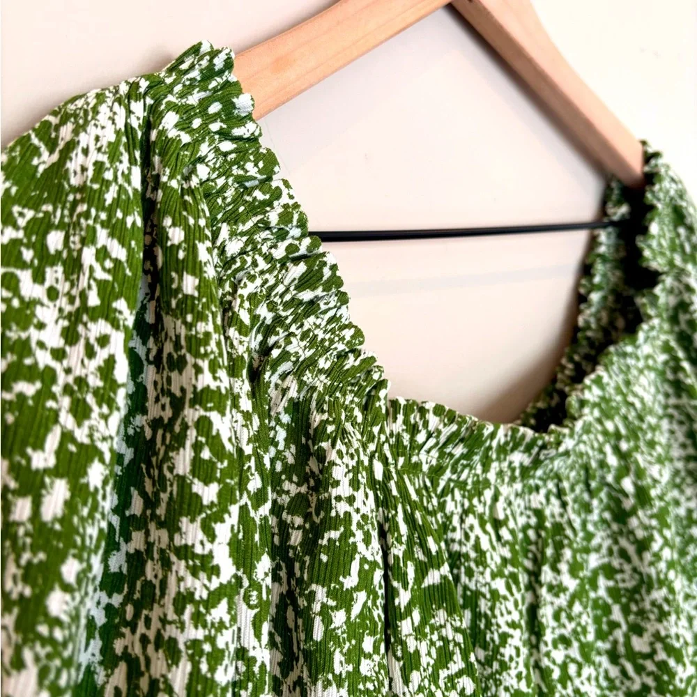 A&F NWT Puff Sleeve Green Floral Women's Top